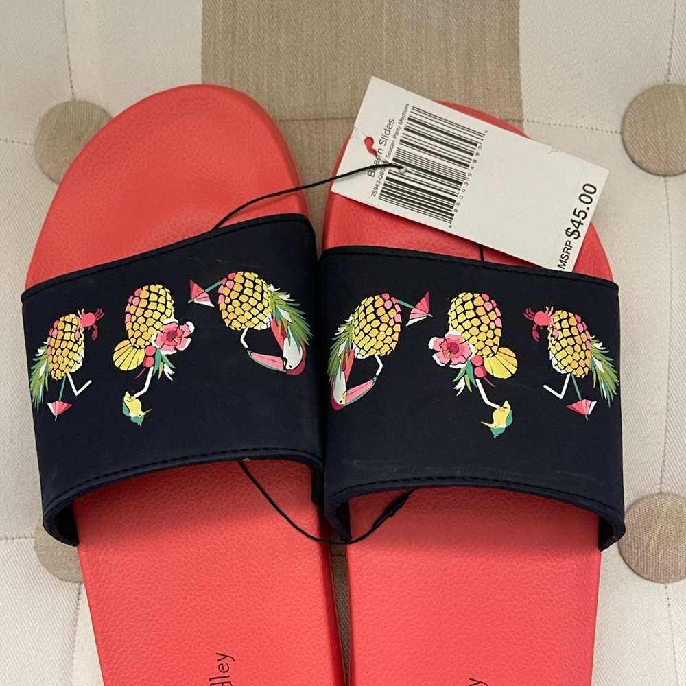 🆕 Vera Bradley slides NWT size 8